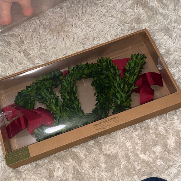 Smith & Hawken Festive Boxwood Greenery 'JOY' Holiday Garland - Picture 2 of 15